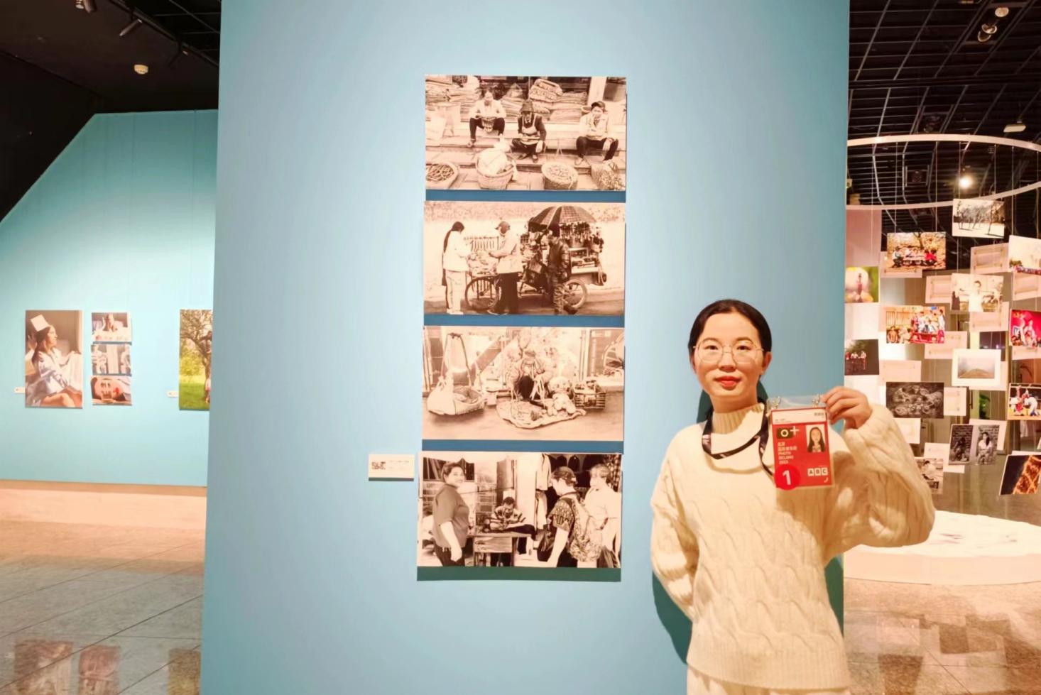 入选作品《长街上,小巷里》现场展览合影